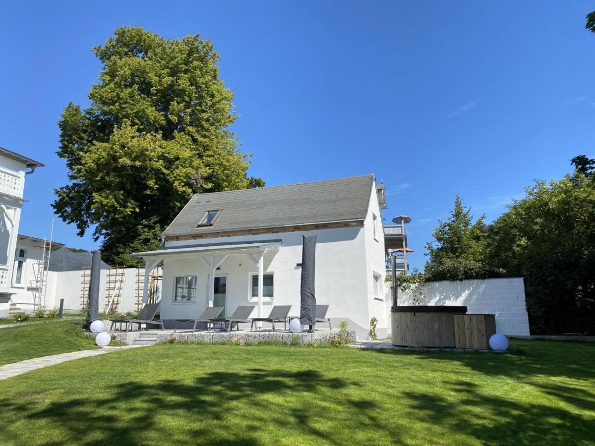 Villa Jenny - Ferienappartement 1 Mit Meerblick Sassnitz Ngoại thất bức ảnh